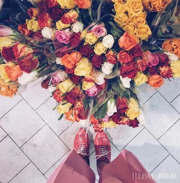 ������������촩����˫Ь���ٴ�ʱ�ֻ����۽ţ�